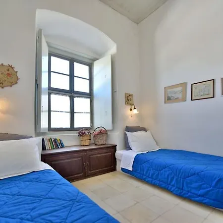 Captain's House For 4 - Historical Hydra 1800 Apartment