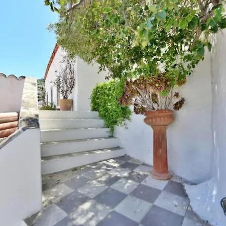 Captain's House For 4 - Historical Hydra 1800 Apartment *